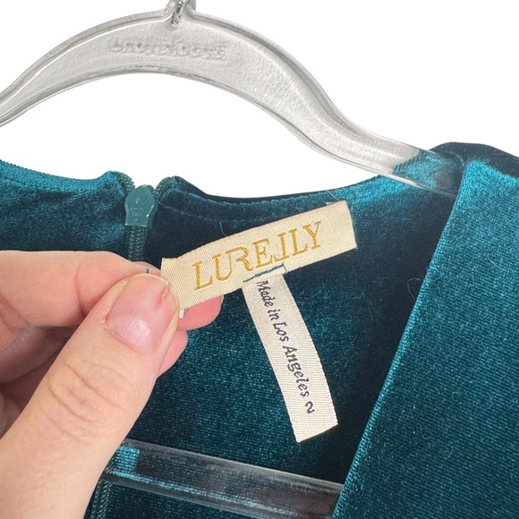 Lurelly Parisienne Velvet Floor Length Gown with Slit‎ Long Sleeve Formal Size 2 - Picture 8 of 16